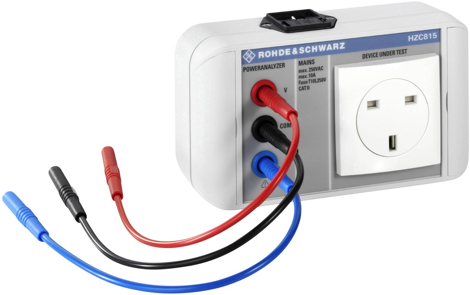 Analyzátor elektrického prúdu s rôznymi farebnými meracími káblami pripojený do elektrickej zásuvky.