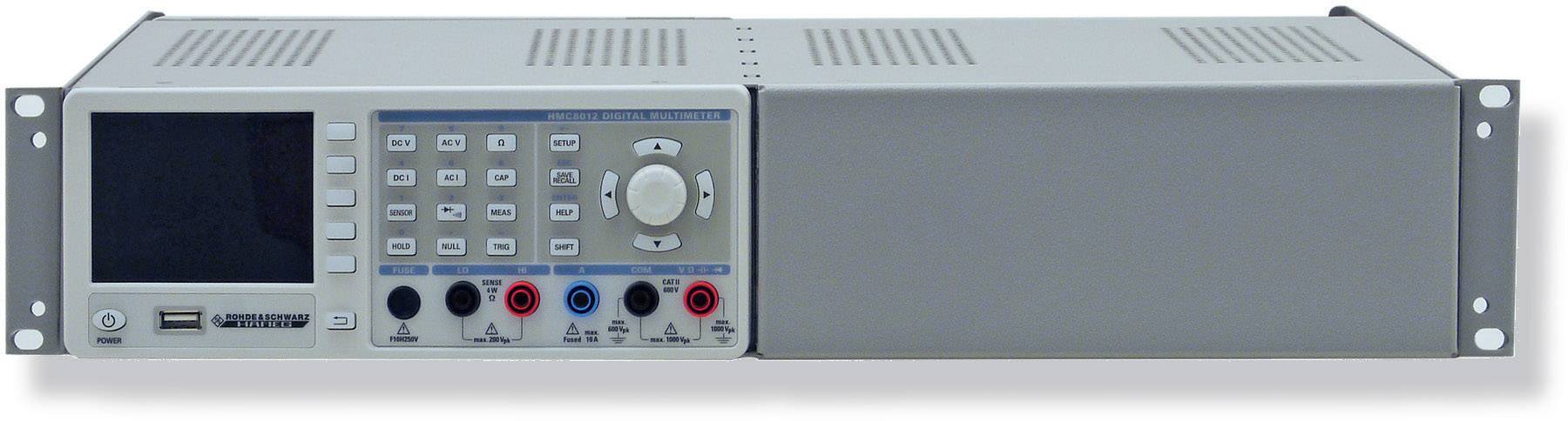 Sivé elektronické meracie zariadenie s displejom, tlačidlami a konektormi na prednej strane, vhodné pre laboratórne použitie.