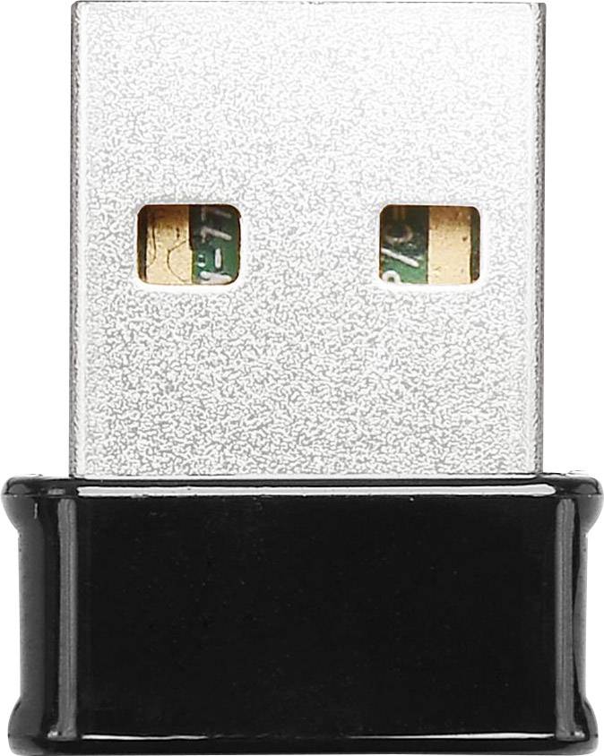 Detailný záber strieborného USB konektora s čiernym plastovým obalom, zobrazujúci kontakty určené na pripojenie k zariadeniu.