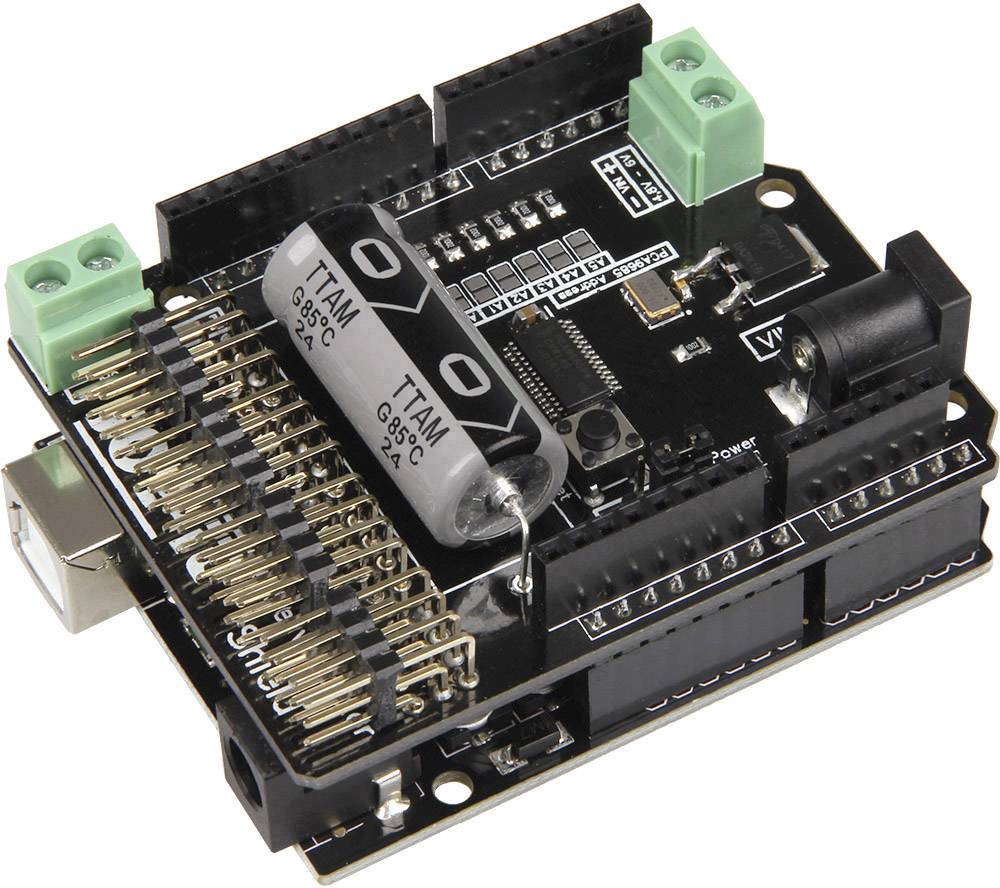 Elektronická doska so zelenými konektormi, mikrokontrolerom a kondenzátormi pre technické aplikácie a tvorbu prototypov.