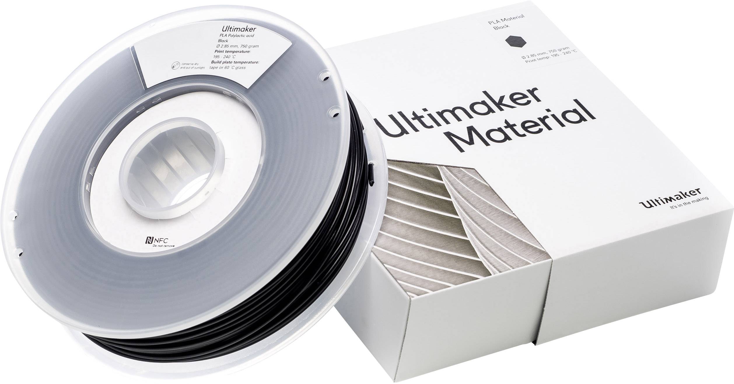 Rolka sivého PLA tlačového materiálu od Ultimakeru, prezentovaná vedľa príslušnej bielej škatule s nápisom "Ultimaker Material".