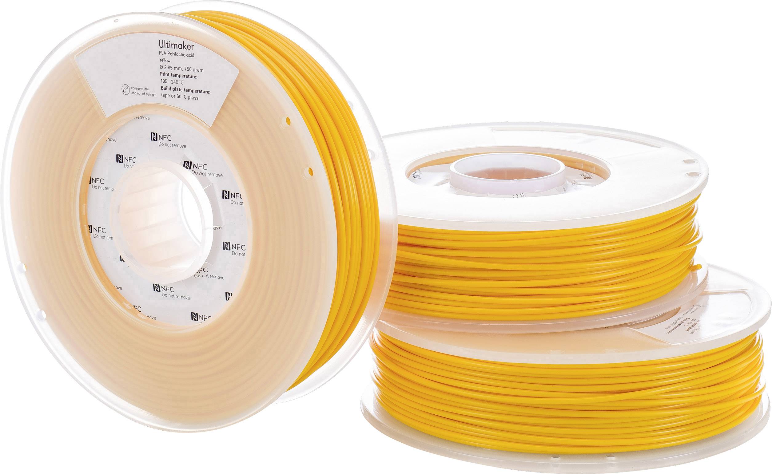 Tri rolky svetlo oranžového 3D tlačového materiálu stoja pred bielym pozadím.