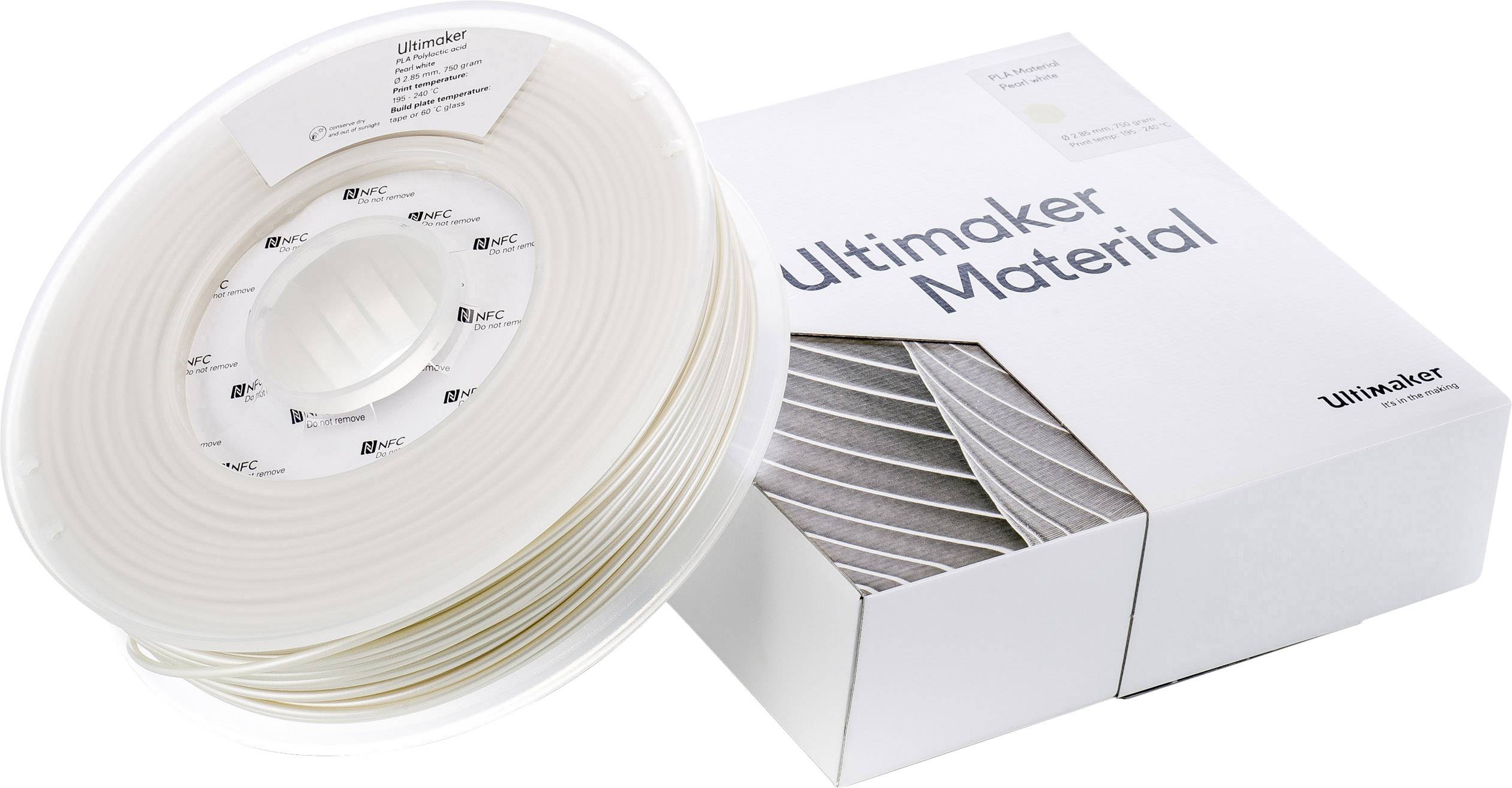 Rolka bieleho 3D tlačového filamentu Ultimaker vedľa zodpovedajúceho obalu s nápisom "Ultimaker Material".