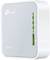Kompaktný WiFi router od TP-Link, model TL-WR902AC, s niekoľkými zelenými LED indikátormi pre napájanie, WiFi a silu signálu.