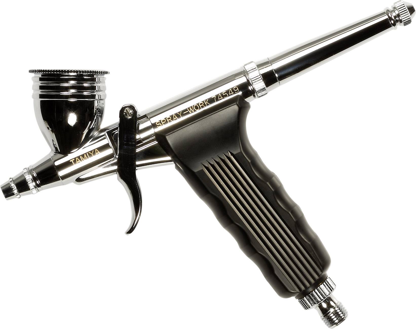 Strieborná airbrush pištoľ s čiernou rukoväťou, vhodná na presné lakovanie, na bielom pozadí.