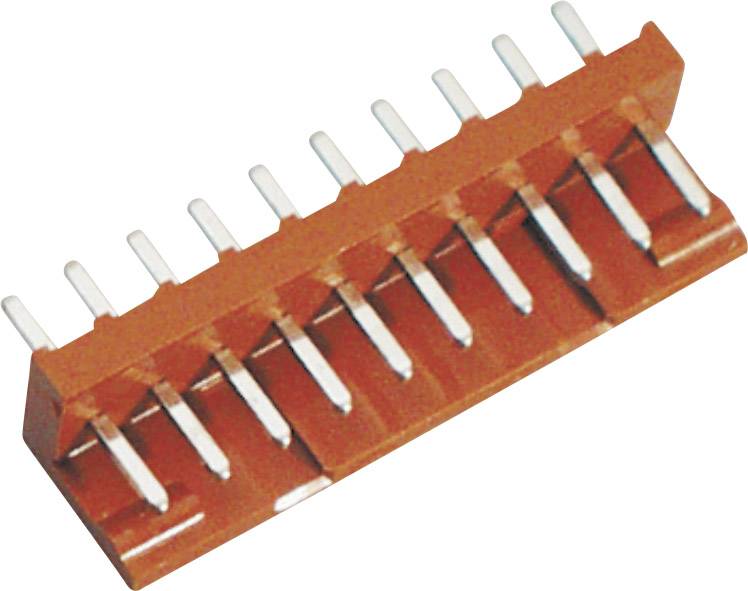 Oranžový konektor s viacerými kovovými kolíkmi, ktorý sa používa v elektronických obvodoch.