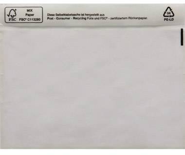 Biely obálka s FSC certifikáciou, vyrobená z recyklovaného papiera na obálky a zadné karty. Logá recyklácie a FSC sú viditeľné.