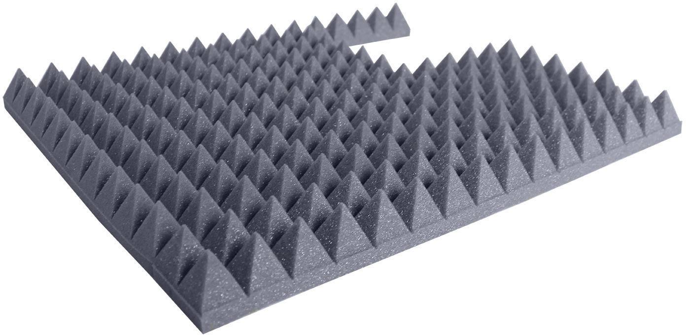 Čierna akustická penová doska v tvare pyramídy s rovnomerne rozloženými hrotmi, používaná na zvukovú izoláciu v štúdiách.