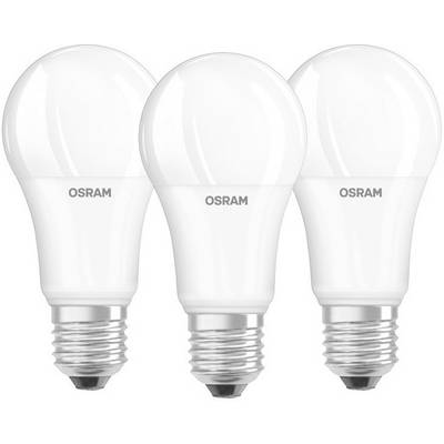 Tri biele LED žiarovky značky OSRAM so štandardným skrutkovým päticovým spojom E27, umiestnené vedľa seba.