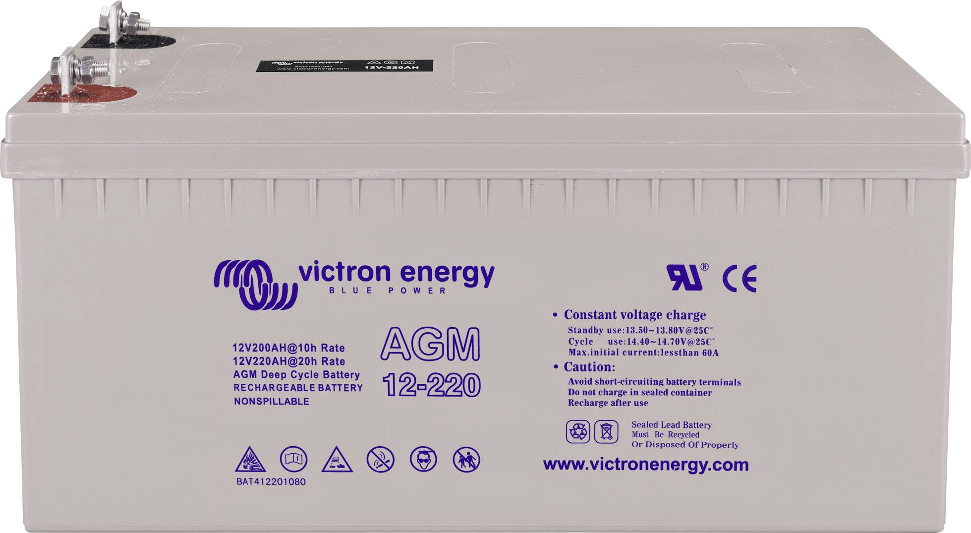 Batéria od Victron Energy, typ AGM 12-220. Text na batérii: '12V 220Ah' a 'www.victronenergy.com'.