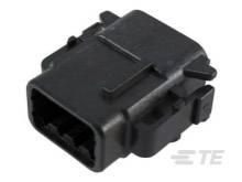 Obrázok znázorňuje čierny elektrický konektor obdĺžnikového tvaru s viacerými pripojeniami.