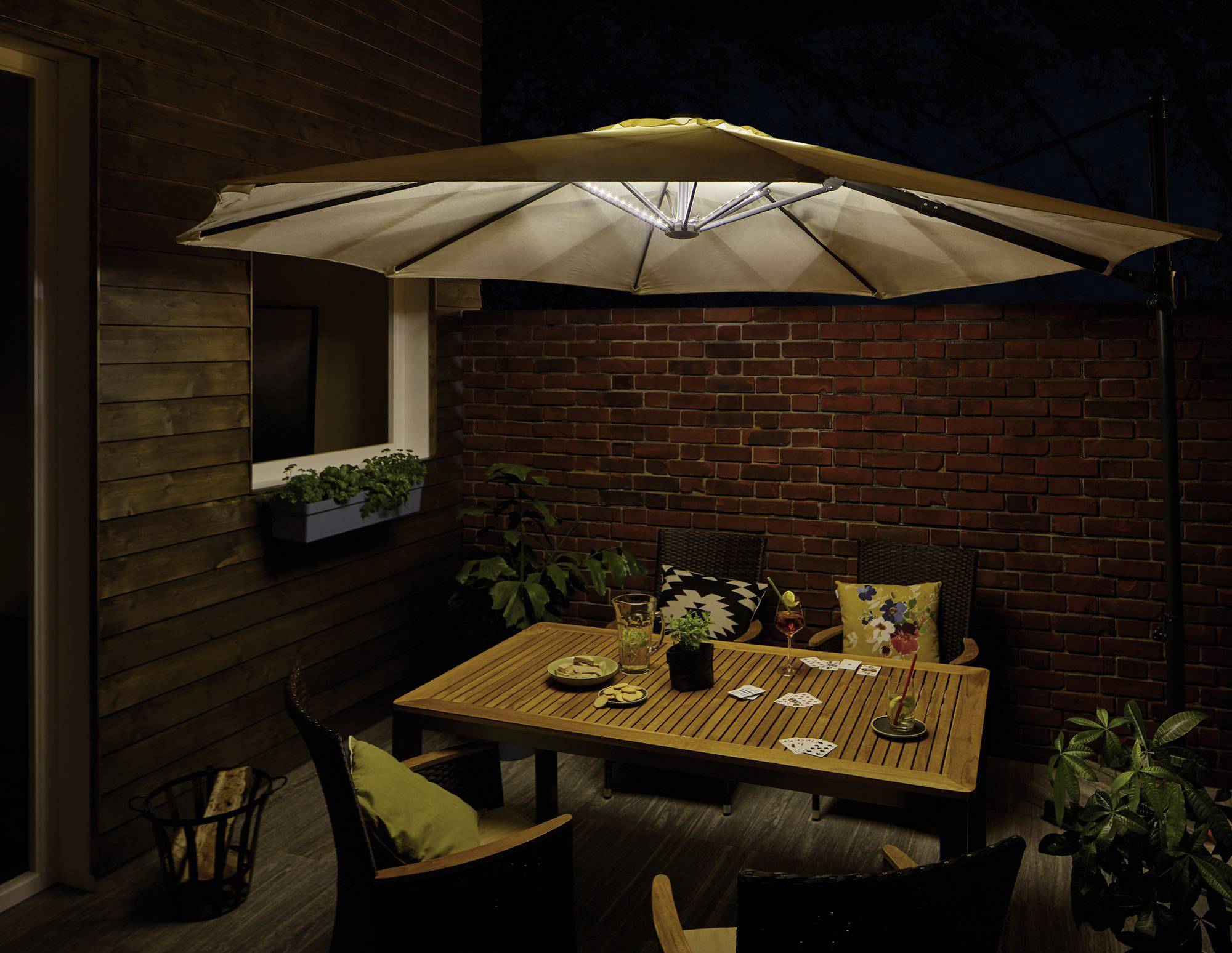 Paulmann 94208 Parasol Illuminazione per ombrellone a batteria Kit da 4 LED (monocolore) LED a montaggio fisso 1.8 W Nero