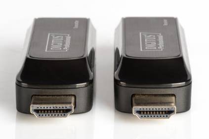 Dva čierne HDMI konektory s názvom značky vedľa seba na bielom pozadí.