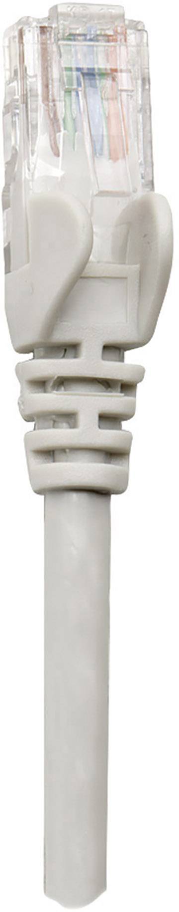 Biele ethernetový kábel s priehľadnou RJ45 koncovkou. Kábel je zobrazený vertikálne.