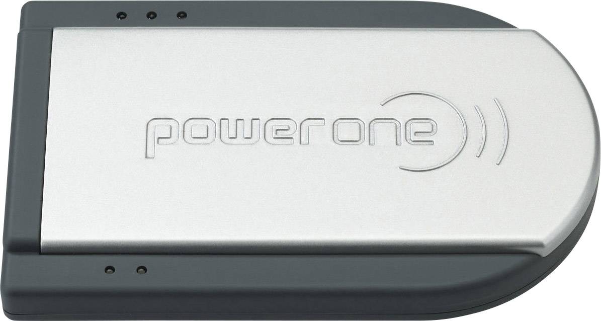 Obrázok zobrazuje strieborný nabíjací prístroj s nápisom 'power one' a zaobLeným pravým okrajom. Má dve malé indikačné svetlá.