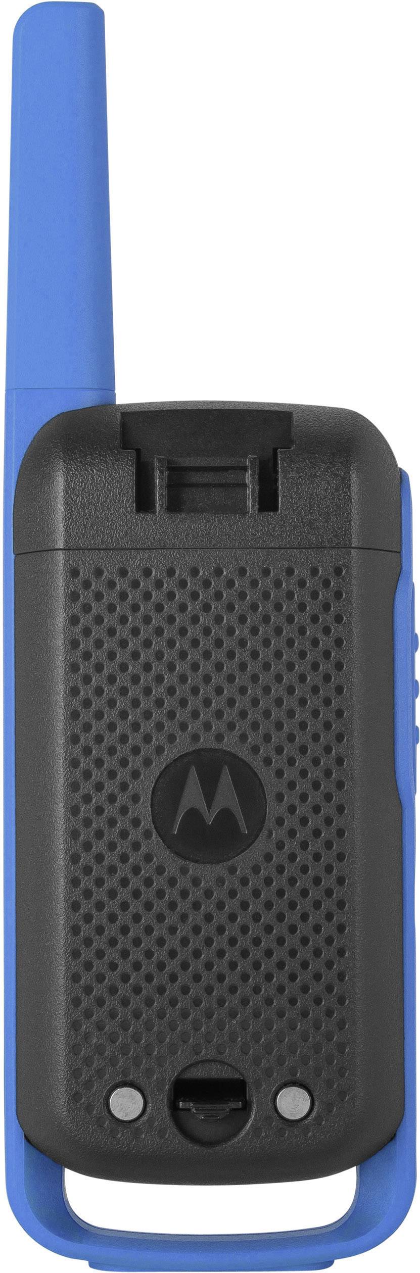 Modré walkie-talkie s čiernym krytom a výrazným reproduktorom. Má dlhú modrú anténu na ľavej strane.