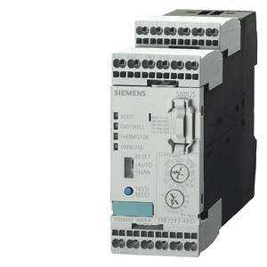 Elektronické ochranné relé od Siemensu s viacerými konektormi a nastavovacími tlačidlami, používané v priemyselných aplikáciách.