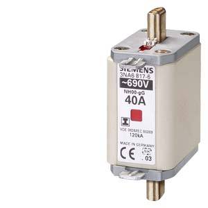Obrázok poistkovej vložky Siemens NH, model 3NH8007-6, 40A, 690V, so sivým puzdrom a červenými označeniami. Vyrobené v Nemecku.
