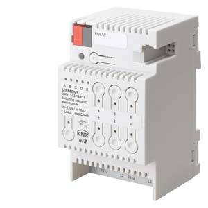 Elektrické zariadenie od Siemensu s viacerými prípojkami a prepínačmi, označené štítkom 'Phys. Ad.', s možnosťou zapojenia a logom KNX.
