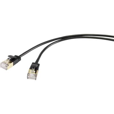Čierny ethernetový kábel s dvoma RJ-45 konektormi, používaný na sieťové prepojenie počítačov a iných zariadení.