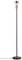 Stojanová lampa s minimalistickým dizajnom, čiernou tyčou, medeným akcentom, okrúhlou základňou a žiarovkou na vrchu.