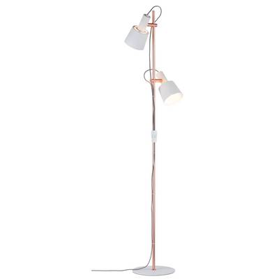 Stojanová lampa s dvoma bielymi, kužeľovitými tienidlami na medenej podstavci. Vypínač v strednej časti.