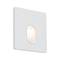 Biela štvorcová nástenná lampa s oválnym svetelným výstupom, vyžarujúca tlmené svetlo smerom nadol. Vhodná pre priestory s príjemnou atmosférou.