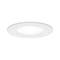 Okrúhle biele stropné LED downlight v modernom štýle, zapustené do rovného stropu, ktoré vyžaruje rovnomerné svetlo.