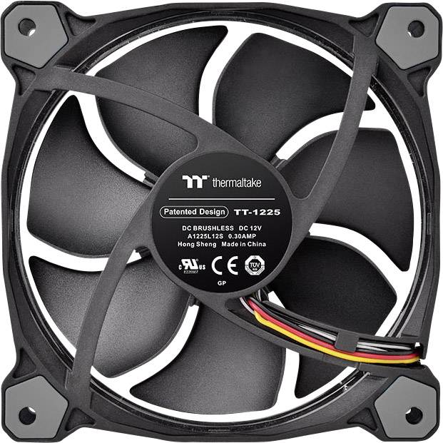Ventilátor s čiernym krytom, piatimi lopatkami, žltými, červenými a čiernymi káblami a nápisom 'thermaltake' na zadnej strane.
