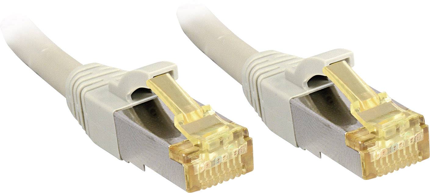 Dva ethernetové káble s RJ45 konektormi na bielom pozadí. Slúžia na prepojenie sieťových zariadení na prenos dát.