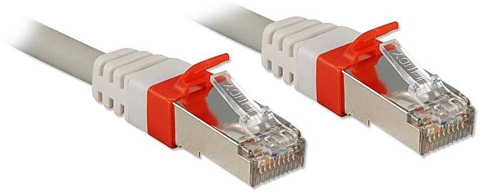 Dva ethernetové sieťové konektory s červenými západkami a priehľadným plastovým krytom, ktoré sa používajú na sieťové pripojenia.