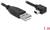USB-A na Mini-USB kábel, 1 meter dlhý. Jeden koniec má USB-A zástrčku, druhý koniec Mini-USB zástrčku.