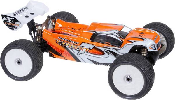 Serpent Cobra oranžová  1:8 RC model auta elektrický truggy 4WD (4x4) RtR 2,4 GHz