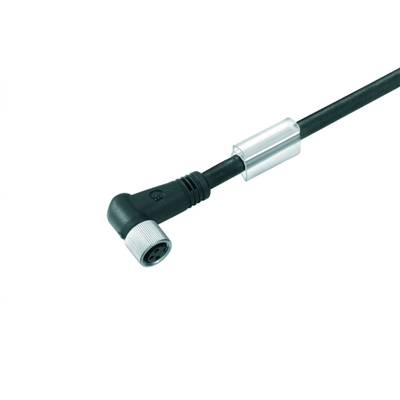 Čierny elektrický kábel s zahnutou zástrčkou, vhodný pre audiovizuálne alebo IT zariadenia.