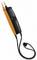 Tester napätia s digitálnym displejom a dvoma meracími hrotmi. Zariadenie v čierno-oranžovej farbe, používané na meranie elektrického napätia.