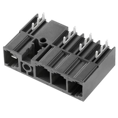 Čierny elektrický zástrčkový adaptér s viacerými kovovými kolíkmi, vhodný pre elektronické pripojenia.