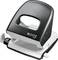 Dierkovač značky Leitz 5008 v čiernej a bielej farbe stojí na stole. Zariadenie na dierovania papiera.