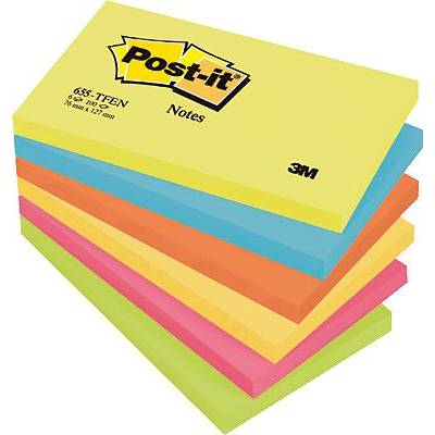 Kôpka farebných samolepiacich poznámkových papierikov v žltej, modrej, oranžovej, ružovej a zelenej farbe. V ľavom hornom rohu je napísané 'Post-it', veľkosť 76 mm x 127 mm.