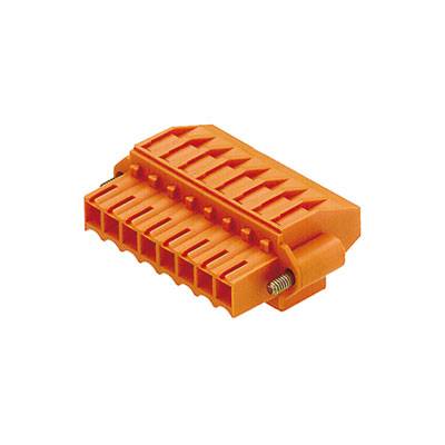 Oranžový viacpólový konektor, vhodný na prepojenie elektrických vedení v automatizovaných systémoch.