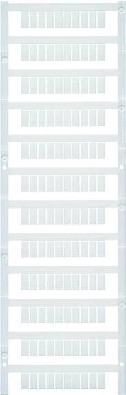 Patch panel s viacerými slotmi, používaný na organizáciu a správu sieťových káblov v serverovni.