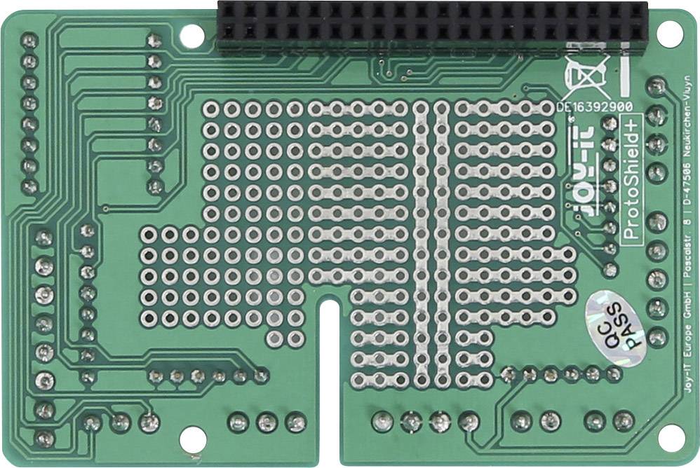 Zelená prototypová doska plošných spojov s SMD komponentmi a kontaktnými plochami, označená: 'ProtoShield+', s nápisom 'QC PASS'.