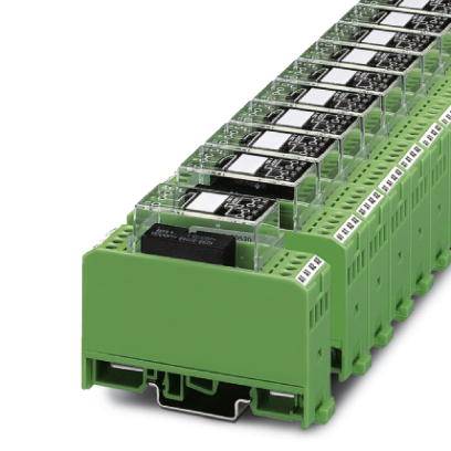Rada zelených elektronických riadiacich jednotiek s čiernymi displejmi namontovaných na kovovej lište. Používané pre priemyselné aplikácie.