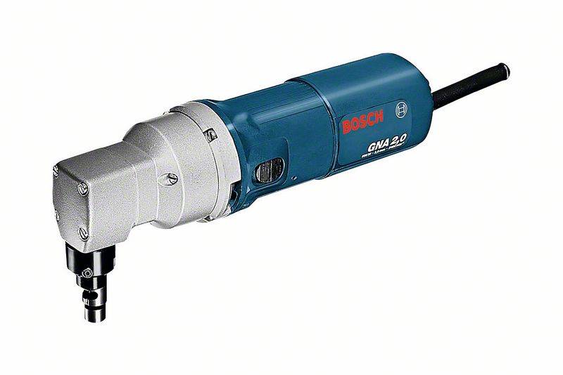 Elektrický nástroj na rezanie kovov, značka na boku, kábel vzadu.