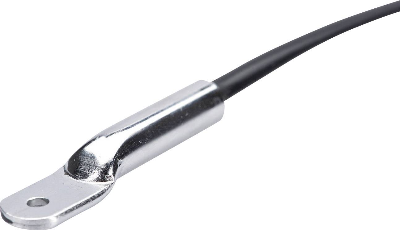 Kovový kábový očnicový konektor s pripojeným čiernym káblom slúži na bezpečné elektrické prepojenie v technických aplikáciách.