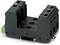 Čierna elektrická pripojovacia rozvodnica s viacerými otvormi pre káble a zeleným terminálom na boku, umiestnená na kovovom držiaku.