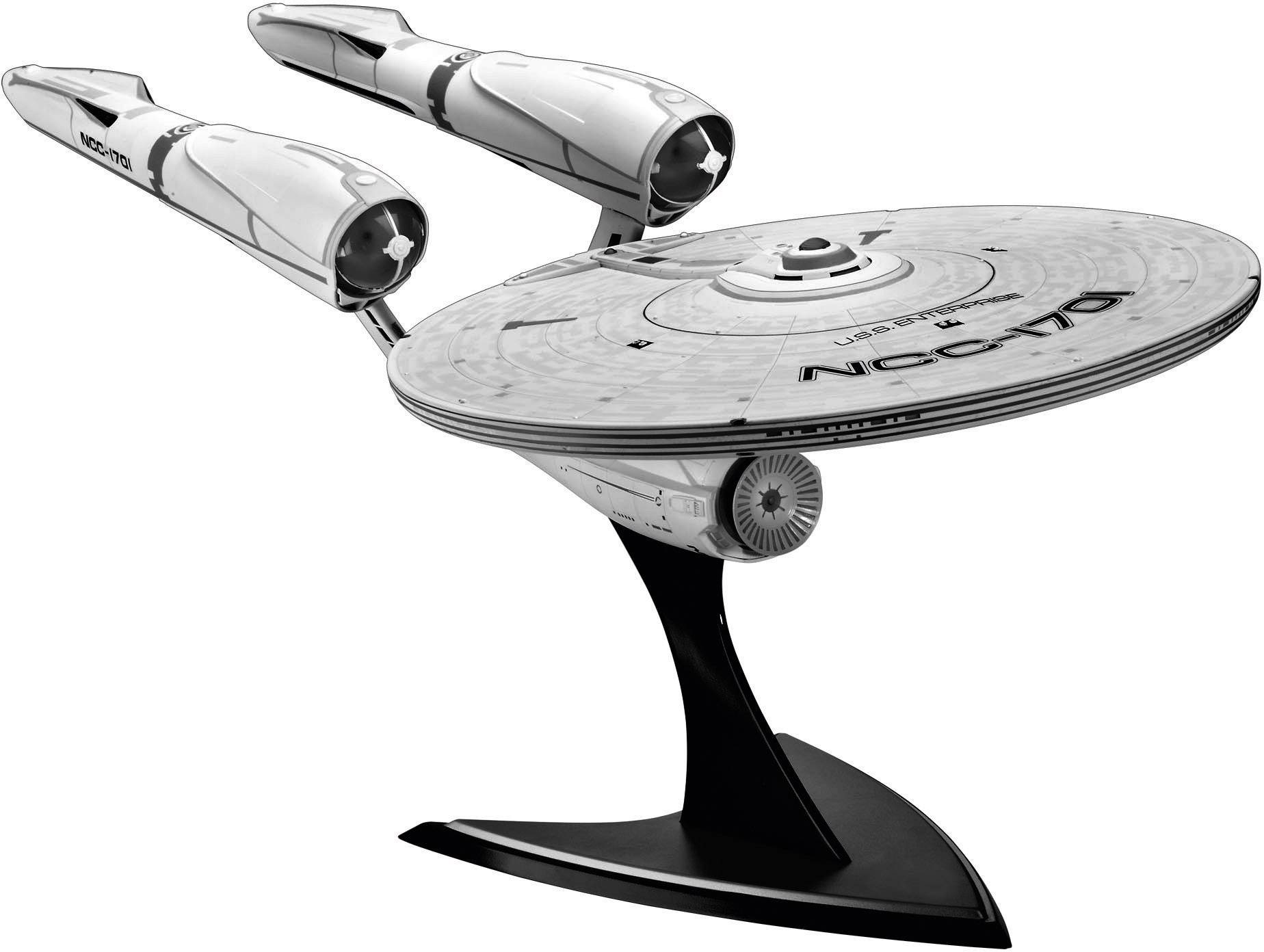 Strieborný modelový vesmírny loď s nápisom 'USS Enterprise NCC-1701' na čiernom podstavci. Má dva pohonné moduly.