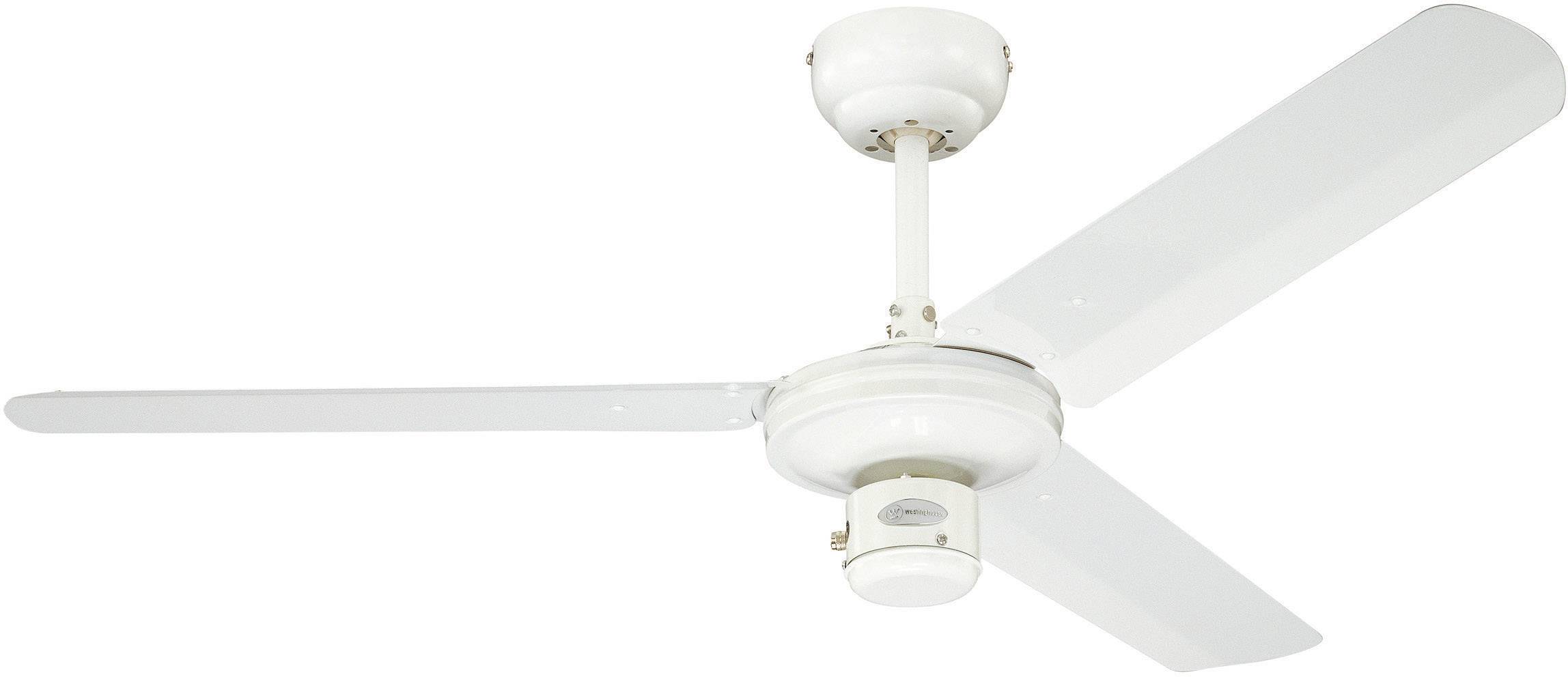 Biely stropný ventilátor s tromi plochými krídlami, namontovaný na krátkej tyči so stropnou konzolou.