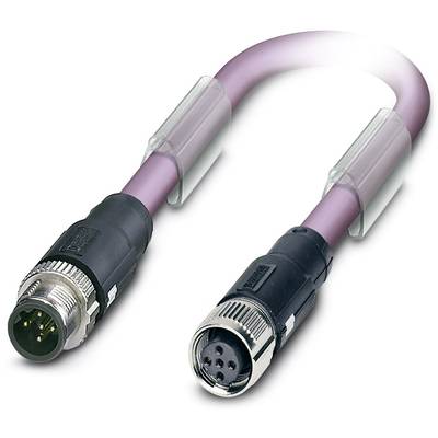 Fialový ethernetový kábel s čiernymi konektormi na oboch koncoch. Kábel je mierne prehnutý a ukazuje svoje pripojenia.