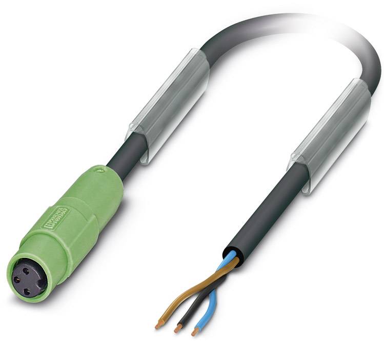 Elektrické káblové prepojenie so zelenou zástrčkou a odhaleným vodičom, znázorňuje zásuvky a konce káblov pre zapojenie.