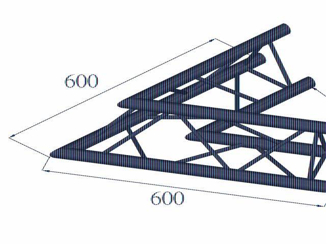Diagram trojuholníkového priehradového nosníka so stranami dlhými 600 mm. Obsahuje diagonálne a horizontálne výstuhy pre stabilitu.